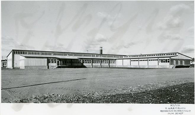 The Riihimäki bakery building with its chimney, the original occupant of the Junttatie 2 site